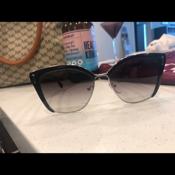 Prada oversized sunglasses, worn twice. - Picture 2 of 3